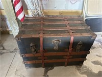 Nice antique trunk w/tray