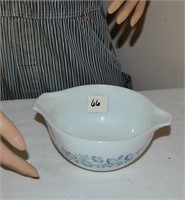 Small Pyrex Bowl 1 1/2 pt Colonial Mist Pattern