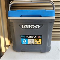 IGLOO LATITUDE 30 QT COOLER