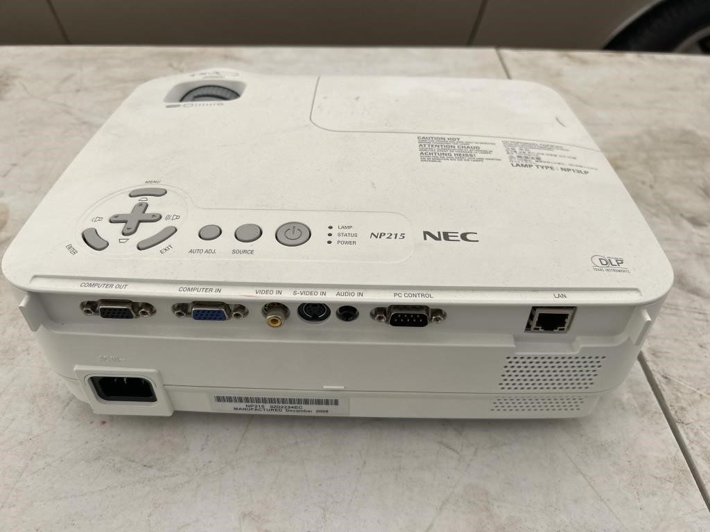 NEC NP215 projector no cables