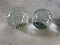Glass paper weights