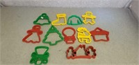 GROUP OF COOKIE CUTTERS PLASTIC/ METAL