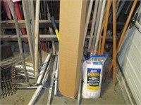 1 lot: limb loppers, squeegees, extra handles,