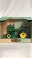 John Deere LA tractor 1/16 box jam 045