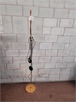 Floor standing lamp with on/off foot pedal