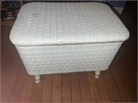 VTG WHITE HAMPER