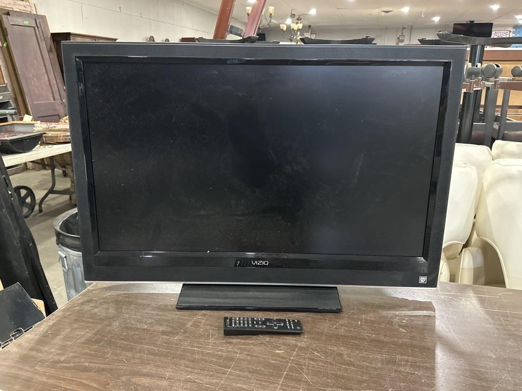 VIZIO 37 INCH LCD HIGH DEFINITION TV WITH REMOTE