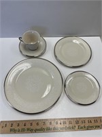 LENOX MOONSPUR 5 PIECE PLACE SETTING