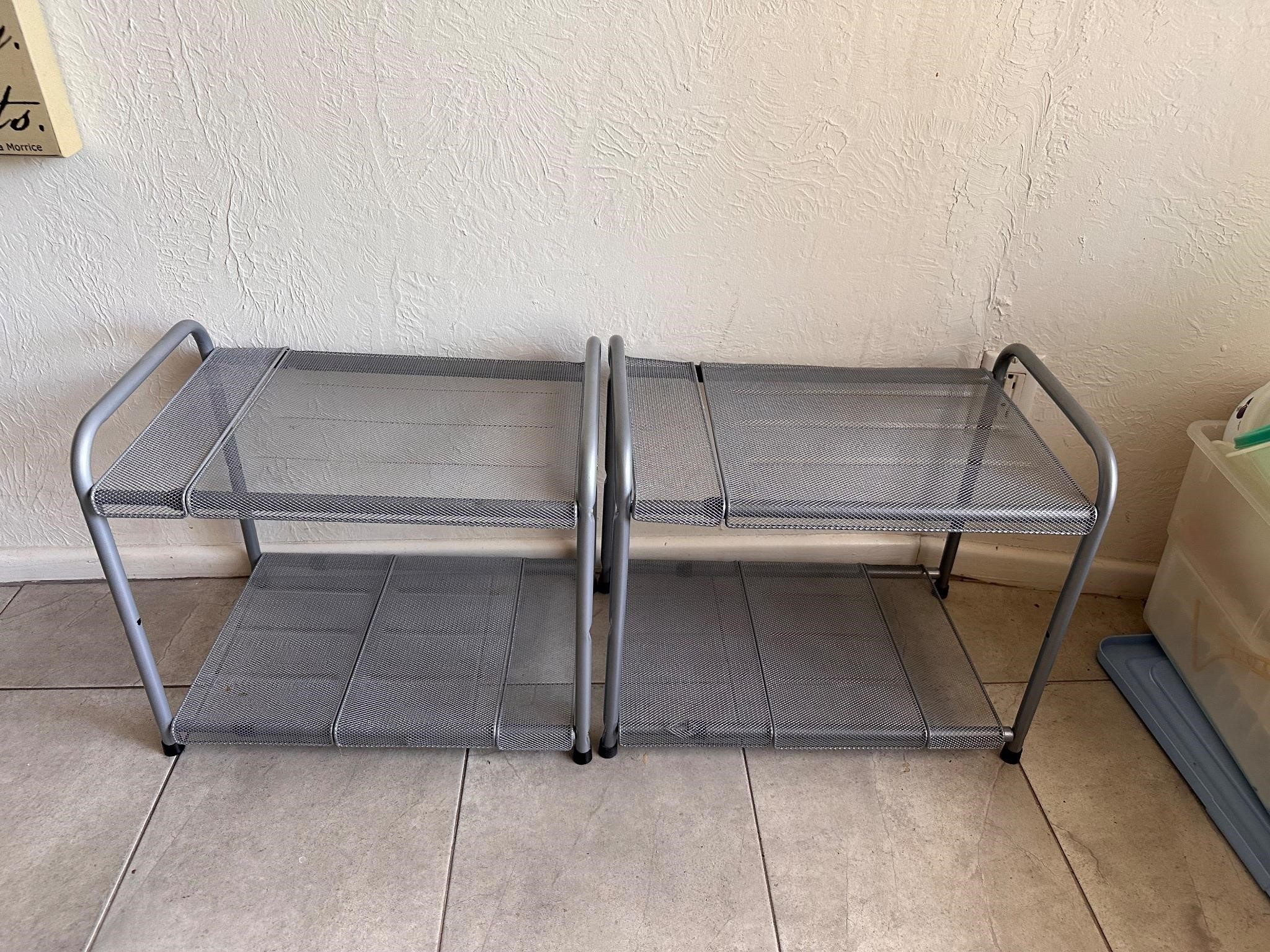 2 Expandable metal shelves