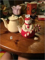 2 small decorative teapots