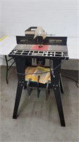 Craftsman router and router table