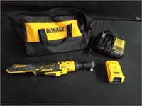 Dewalt 3/8" ratchet with bag, battery and charger
