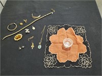 ASSORTED ANTIQUE JEWELRY LOT