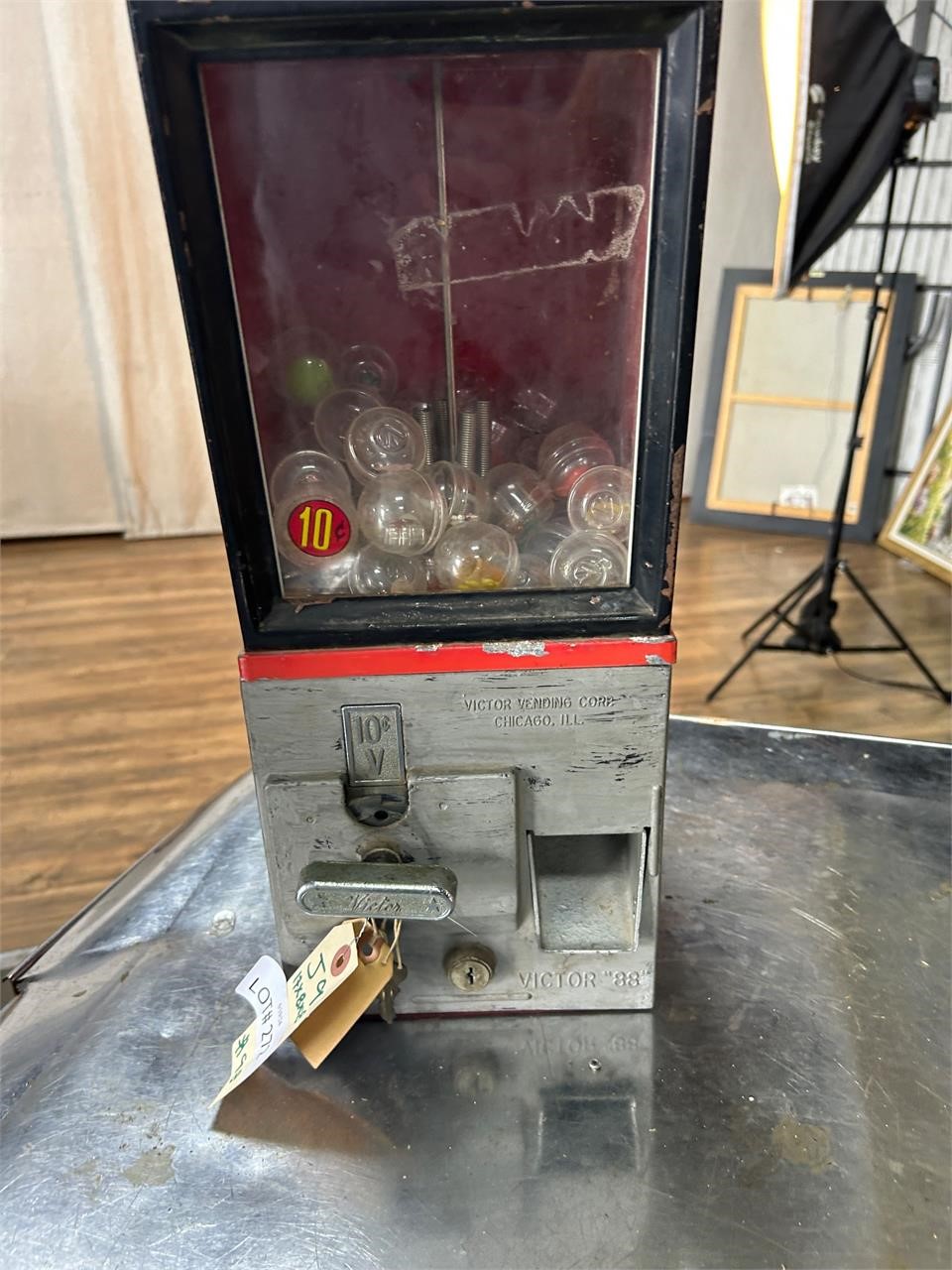 Victor "88" 10-Cent Vending Toy Capsule Machine