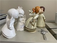 5 pcs 2 sets of Kissing Angels, one is a music box