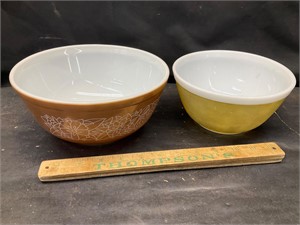 2 Pyrex bowl’s