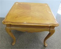 Oak side table. Measures: 22"Hx25-3/4"W.