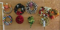 GROUPING OF VARIOUS WREATHES