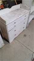 DRESSER WITH CHANGING TABLE TOP