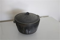 Cast iron pot