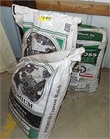 2 BAGS OF CYPRESS MULCH AND ONE OF PEAT MOSS