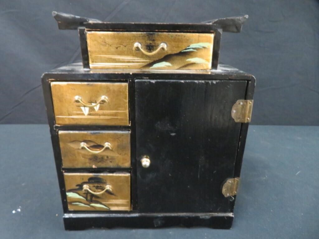 LACQUERED JEWELRY BOX