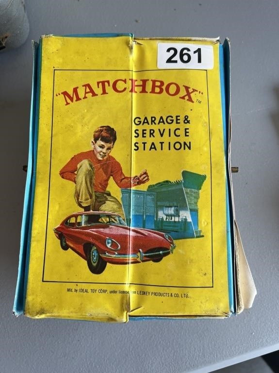 1966 Matchbox Case with Cars U234