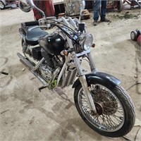 2001 Honda VT750 motor bike in running order