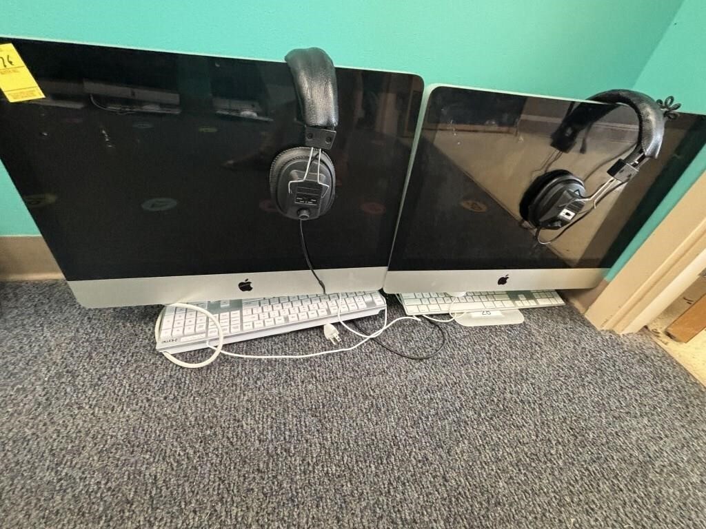 2 Apple Computers w/Keypad, Headphones