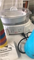 Food steamer with colored plastic cups with