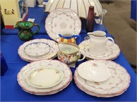 ASSORTED PIECES OF CHINA AND GLASSWARE