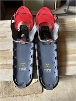 36 inch pinnacle TUBBS Snow shoes