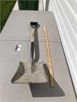 Flat spade shovel