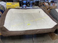 Kirkland Duke large pet bed (damaged)