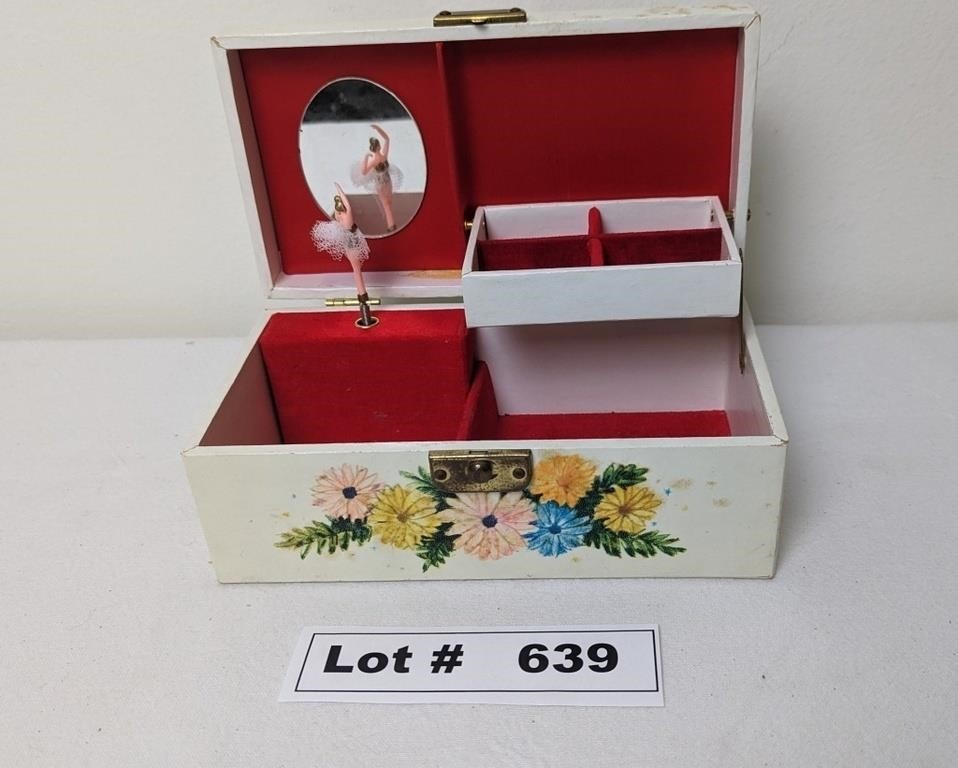 VINTAGE MUSICAL JEWELRY BOX