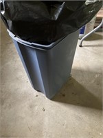 Empty totes with lids, trash can with no lid