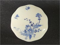 VINTAGE PORCELAIN HANDPAINTED TRINKET BOX