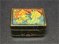 LACQUERED TRINKET BOX WITH HINGED LID
