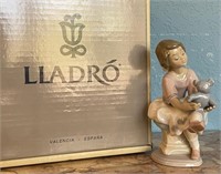 T - LLADRO FIGURINE 6.5"T (P32)