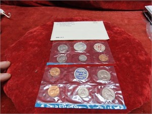1968 US Mint set coins. 40% silver half dollar.