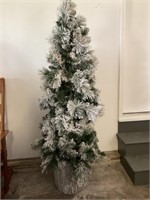 6 ft flocked Christmas Tree