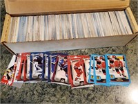 Lot of 800 Hockey Cards Mix 90s