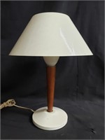 Mid-century modern lamp with fiberglass shade