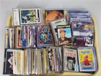 ASSORTED LOT OF MOSTLY MODERN SPORTS CARDS