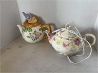 Tea pots (lamp, music box)