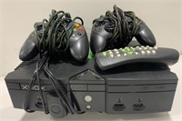 Xbox original w/2 controllers and 1 remote