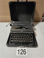 VTG ROYAL TYPEWRITER