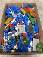 Small assortment of Legos