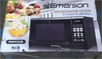 Emerson 0.9 Cu. Ft. 900W Compact Countertop Micron