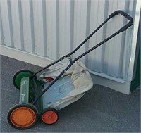 Scott's Classic push Lawn Mower with grass tray